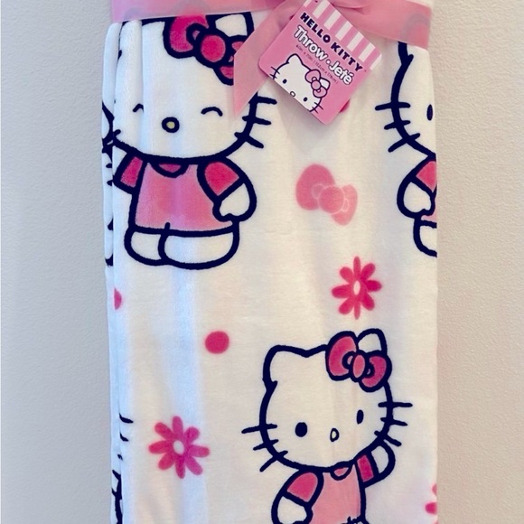 So Cute Hello Kitty Blanket. Nwt